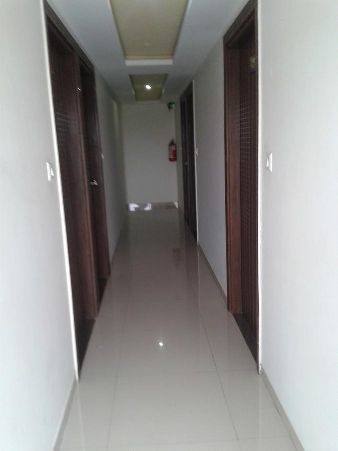 Hotel Sunstay Ahmedabad Bagian luar foto