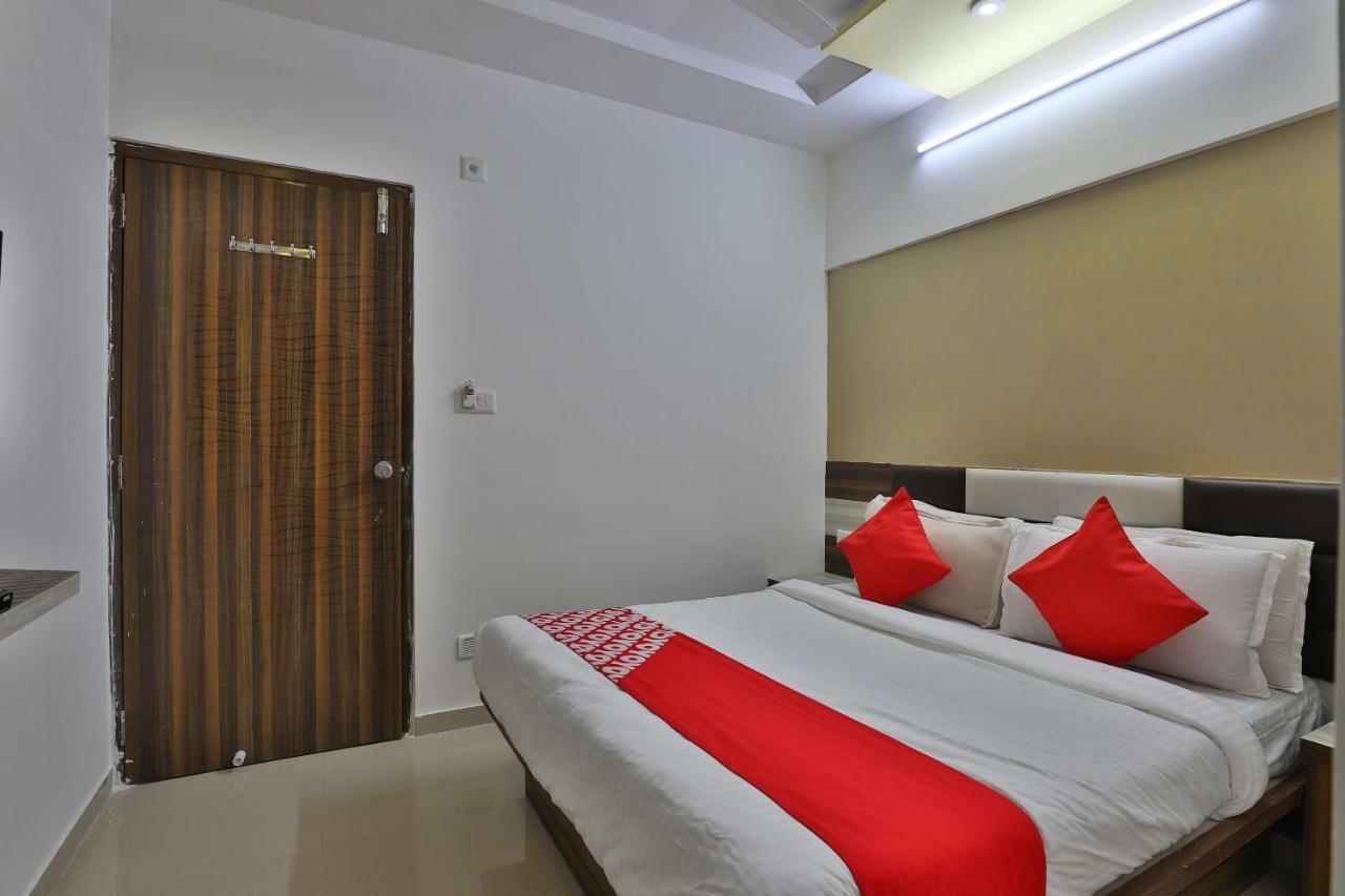 Hotel Sunstay Ahmedabad Bagian luar foto