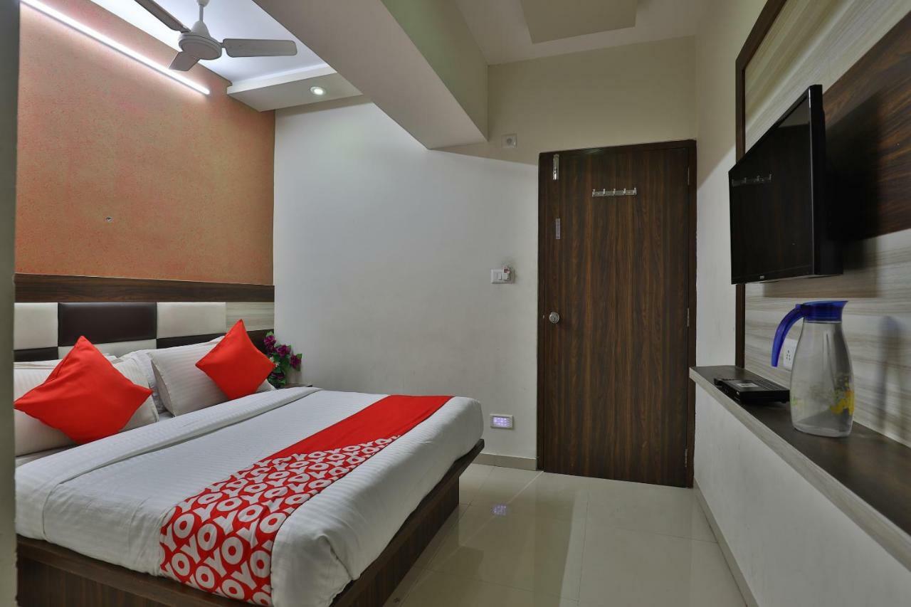 Hotel Sunstay Ahmedabad Bagian luar foto
