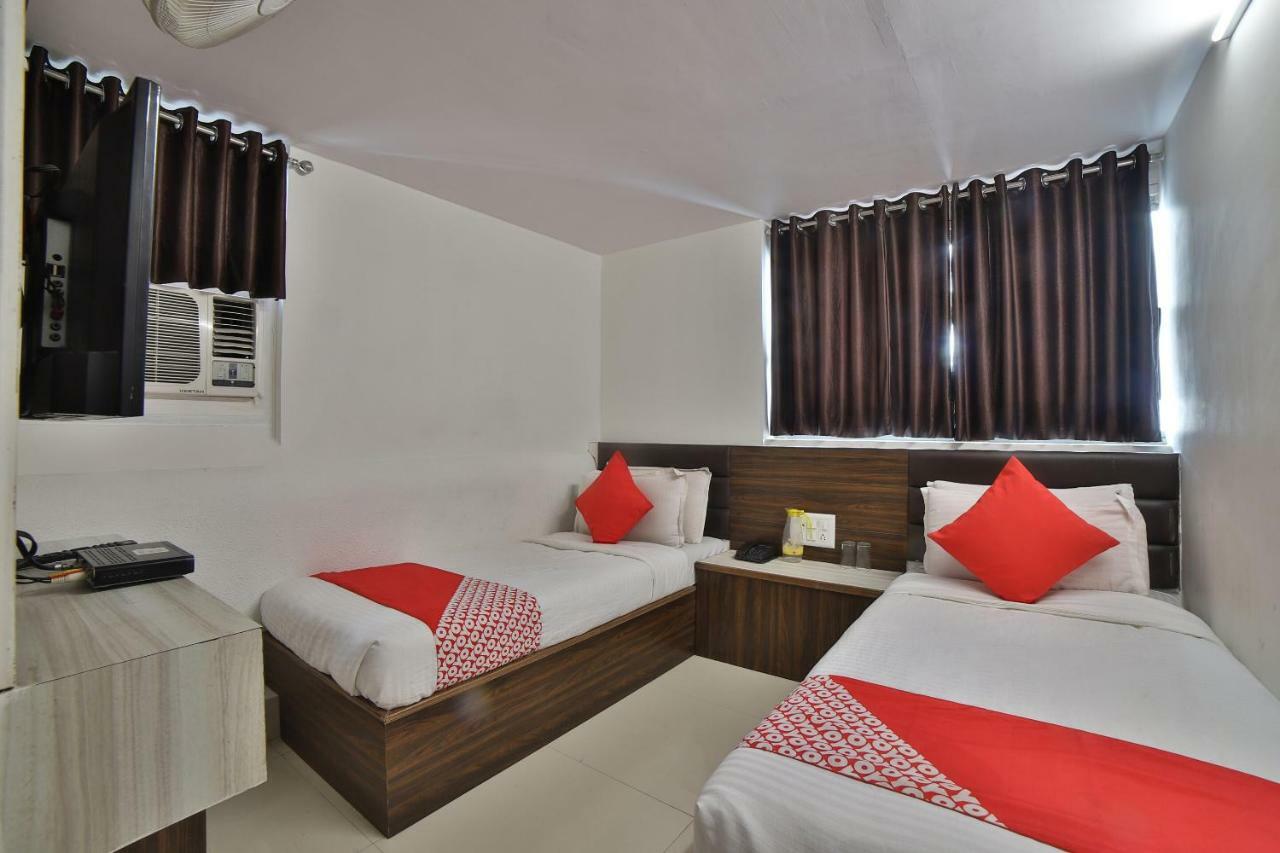 Hotel Sunstay Ahmedabad Bagian luar foto